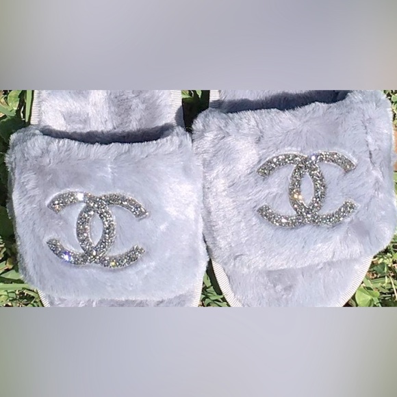 ✨NEW✨ Fashion CC White Faux Fur Women’s Slippers 8 9 10 - Picture 2 of 5